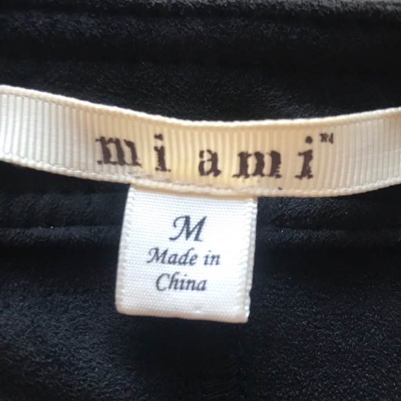 SOLD ✨ Francesca’s Floral Embroidered Suede Skirt - Picture 4 of 7